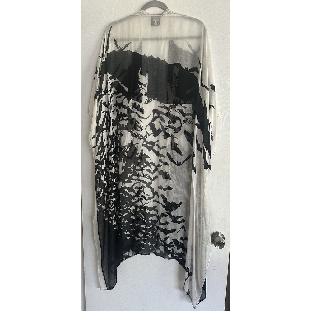Warner Bros Studio Batman Kimono Wrap Black White Graphic Print One Size NWT
